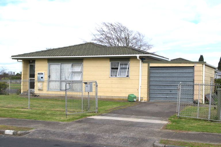 Photo of property in 2 Bingara Place, Favona, Auckland, 2024