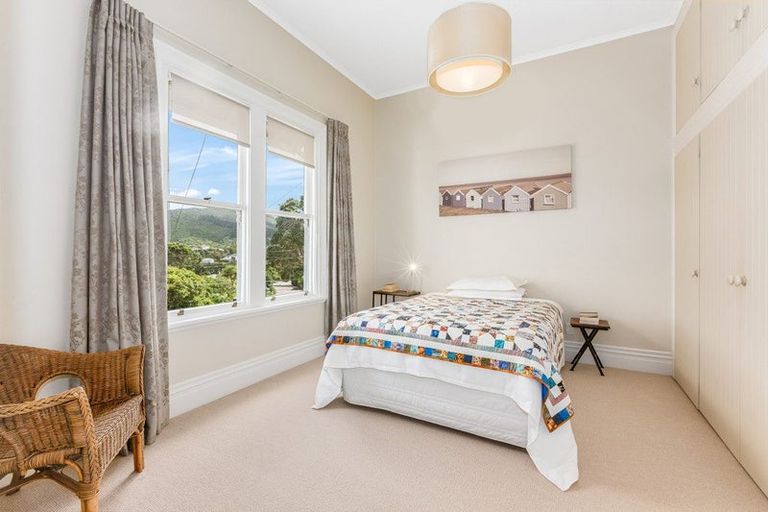 Photo of property in 12 Woburn Road, Northland, Wellington, 6012
