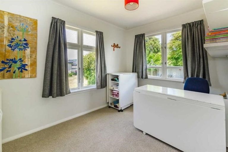 Photo of property in 37 Mazengarb Road, Paraparaumu Beach, Paraparaumu, 5032