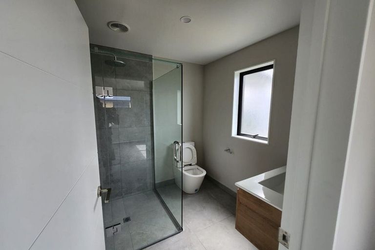 Photo of property in 35 Akoranga Place, Hornby, Christchurch, 8042