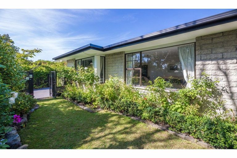 Photo of property in 439 Memorial Avenue, Burnside, Christchurch, 8053