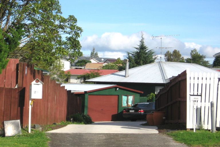 Photo of property in 2/20 Mile Place, Henderson, Auckland, 0612