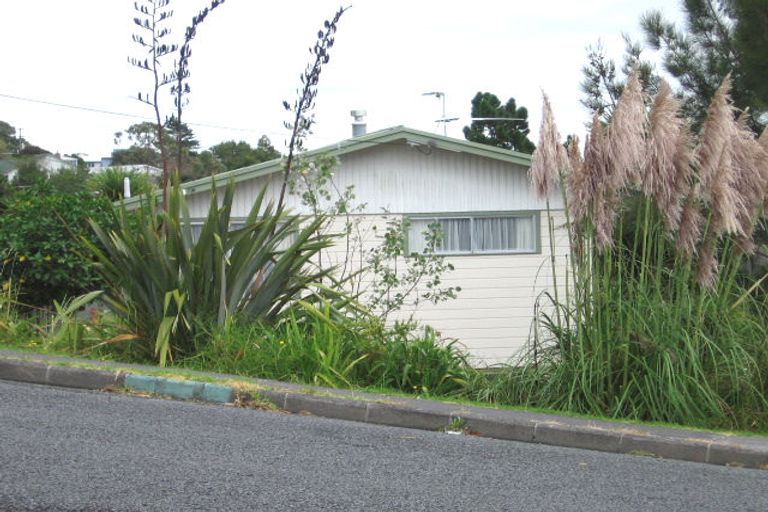 Photo of property in 1/32 Stanley Road, Glenfield, Auckland, 0629
