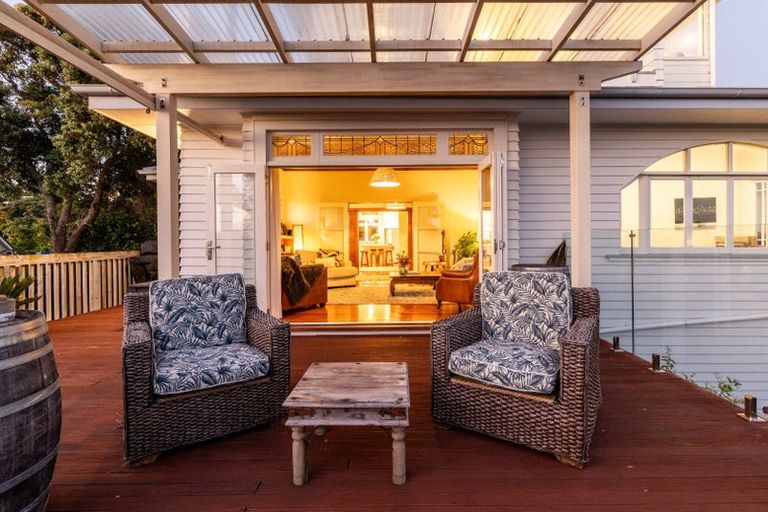 Photo of property in 117 Priestley Terrace, Bluff Hill, Napier, 4110