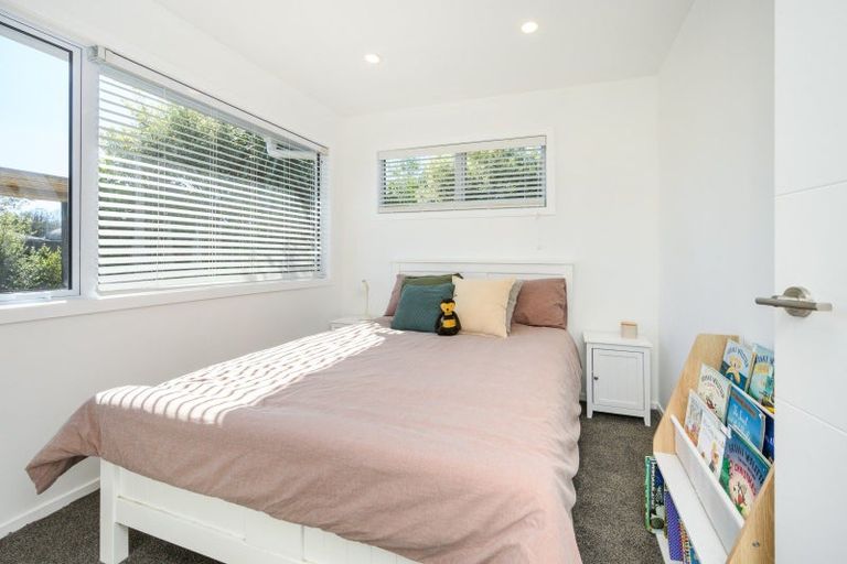 Photo of property in 10 Gladys Place, Kelvin Grove, Palmerston North, 4414