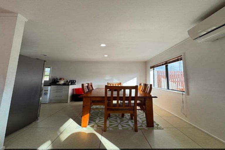 Photo of property in 16 Faram Place, Massey, Auckland, 0614