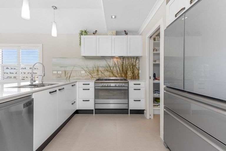 Photo of property in 18 Panorama Heights, Orewa, 0931