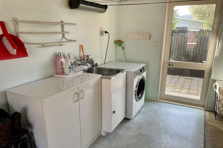 Photo of property in 2/26 Whites Line West, Woburn, Lower Hutt, 5010