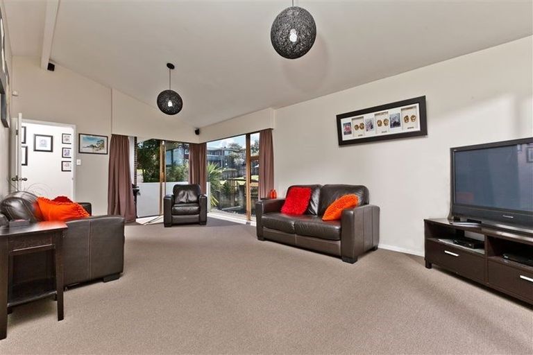 Photo of property in 4 Intrepid Place, Torbay, Auckland, 0630