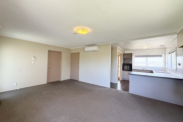 Photo of property in 2/856 East Coast Road, Northcross, Auckland, 0630
