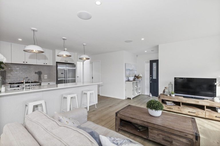 Photo of property in 1 Pae Moana Place, Stanmore Bay, Whangaparaoa, 0932