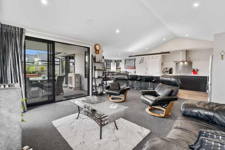 Photo of property in 17 Rodeo Place, Outram, 9019