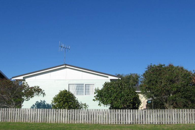 Photo of property in 43 Linwood Drive, Paraparaumu, 5032