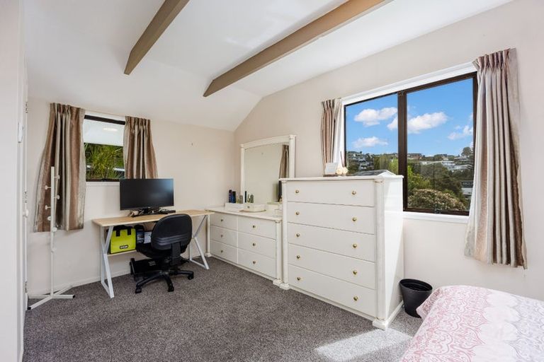 Photo of property in 2/70 Ayton Drive, Totara Vale, Auckland, 0629
