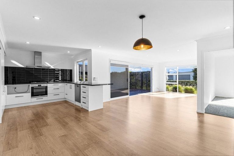 Photo of property in 10 Wentworth Lane, Waiwhakaiho, New Plymouth, 4312