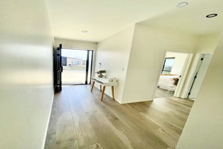 Photo of property in 5 Morus Road, Massey, Auckland, 0614