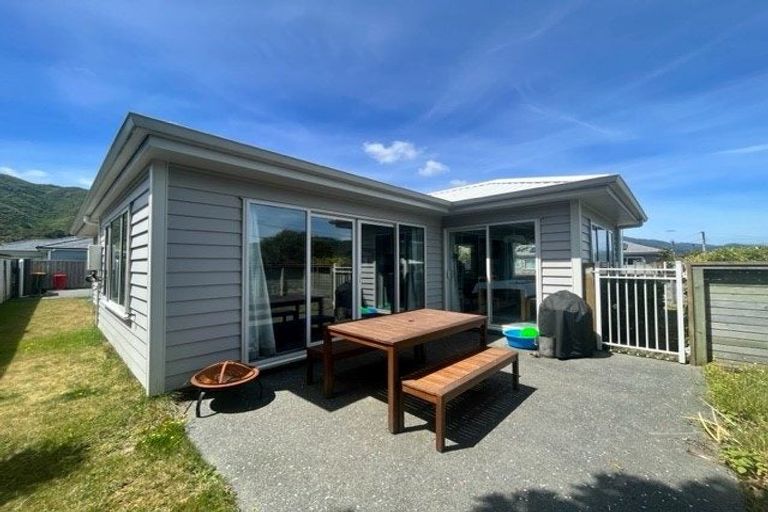 Photo of property in 1 Henrietta Maxwell Grove, Wainuiomata, Lower Hutt, 5014