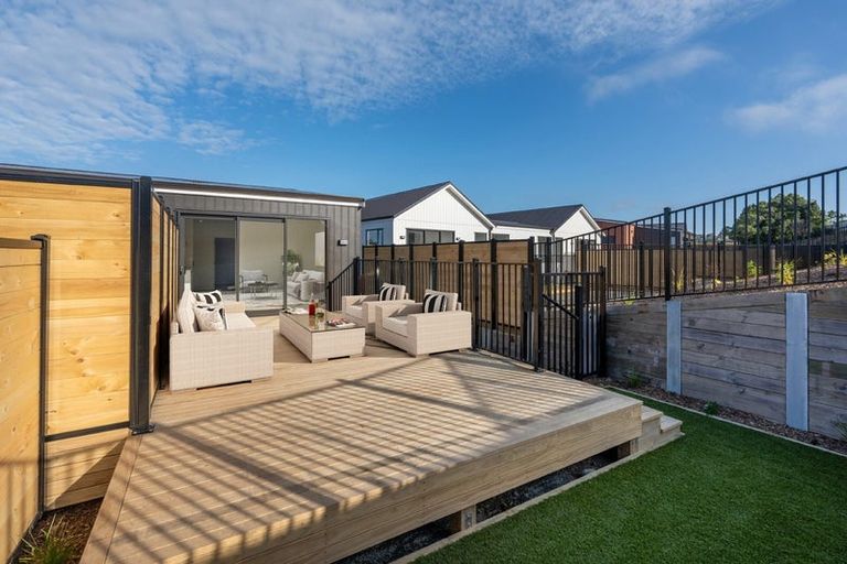 Photo of property in 30b Kukuwai Avenue, Red Beach, 0932