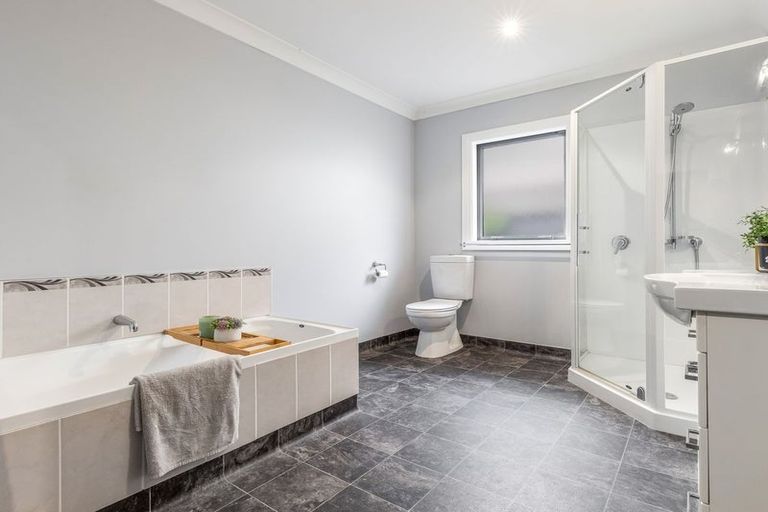 Photo of property in 6a Queenwood Road, Levin, 5510