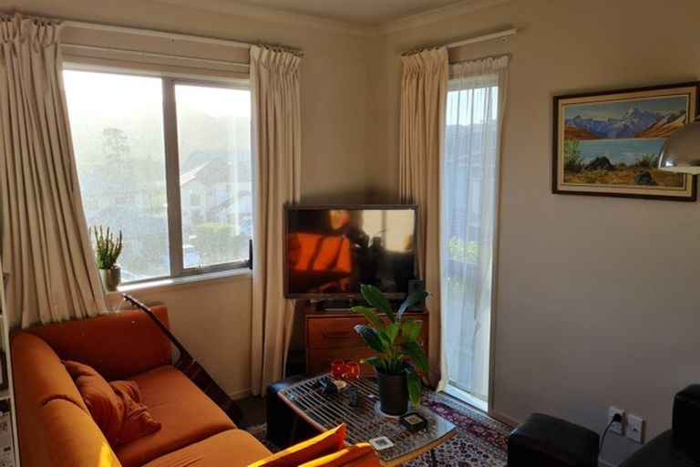 Photo of property in 7 Cresswell Place, Johnsonville, Wellington, 6037