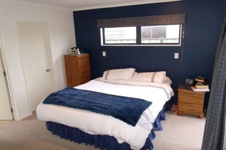 Photo of property in 16 Newbury Place, Taradale, Napier, 4112