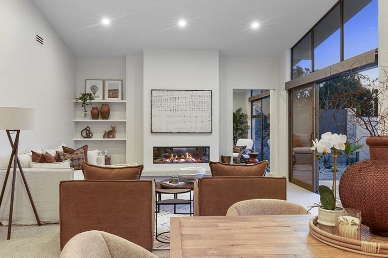 Photo of property in Mangorei Road, Strandon, 4312