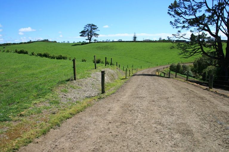 Photo of property in 343 Opunake Road, Cardiff, Stratford, 4391