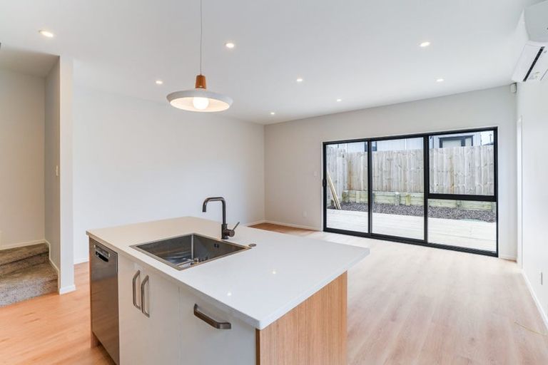 Photo of property in 61 Horokaka Street, Massey, Auckland, 0614