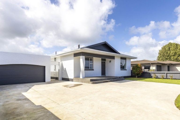 Photo of property in 27 Tukapa Street, Westown, New Plymouth, 4310