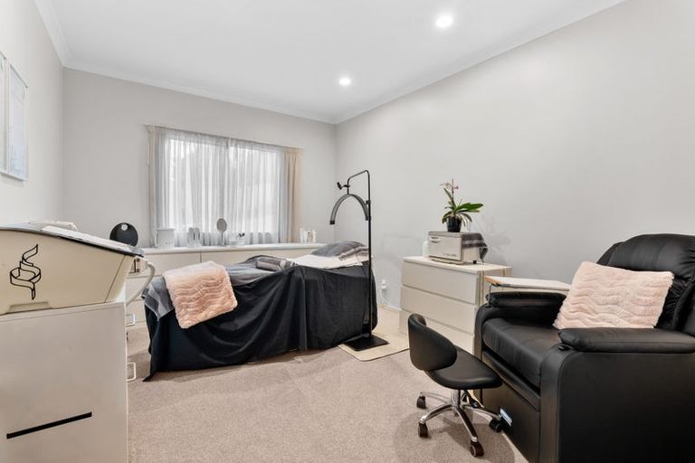 Photo of property in 24a Alexander Street, Cockle Bay, Auckland, 2014