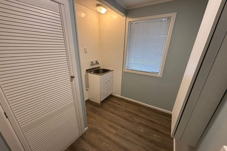 Photo of property in 28 Evans Road, Weymouth, Auckland, 2103