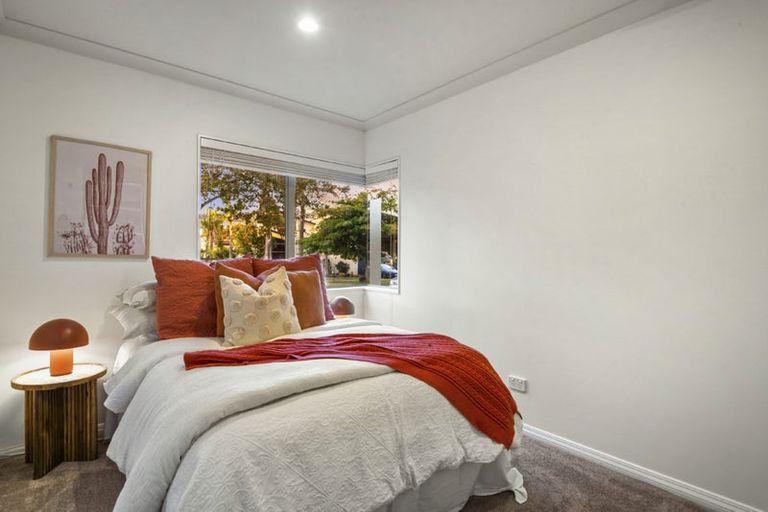 Photo of property in 12 English Oak Drive, Schnapper Rock, Auckland, 0632
