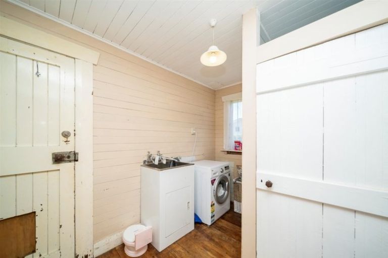 Photo of property in 23 Rosalind Street, Stratford, 4332