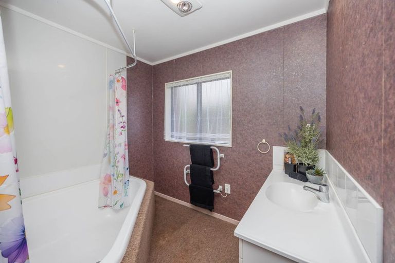 Photo of property in 20 Hollinger Place, Nawton, Hamilton, 3200