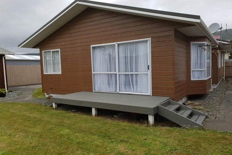 Photo of property in 2/63 Trafalgar Street, Waterloo, Lower Hutt, 5011
