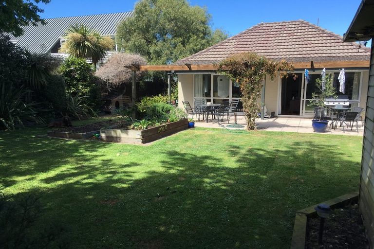 Photo of property in 12 Heathglen Avenue, Parklands, Christchurch, 8083