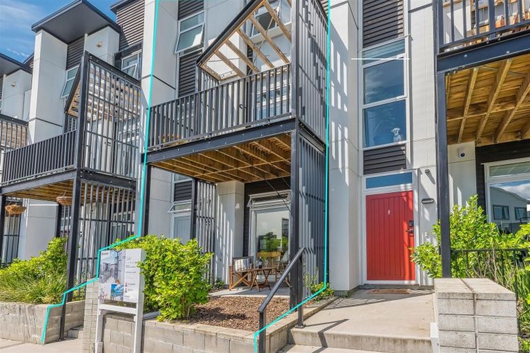 Photo of property in 25 Marine Parade, Hobsonville, Auckland, 0616