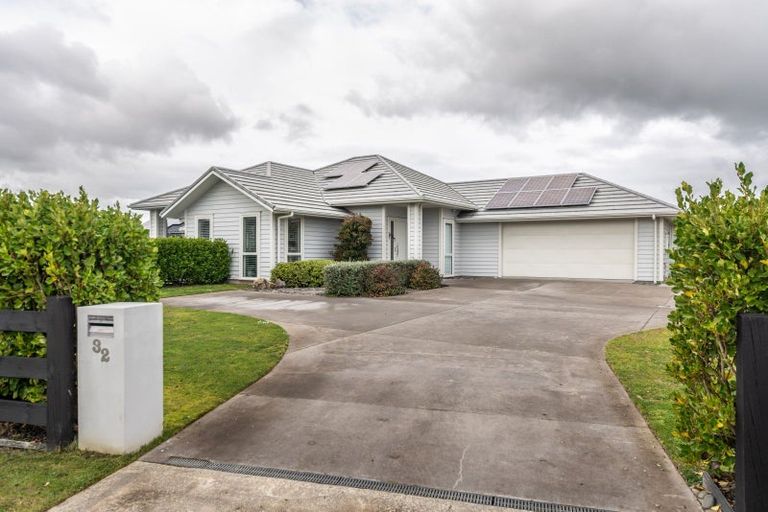 Photo of property in 32 Mike Smith Drive, Cambridge, 3434