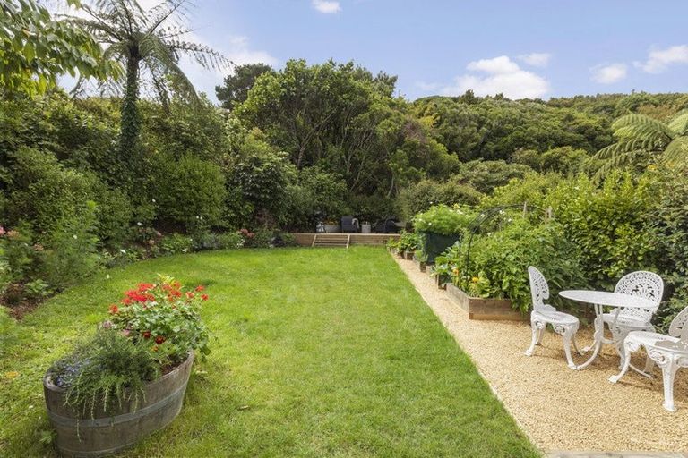 Photo of property in 28 Montgomery Avenue, Karori, Wellington, 6012