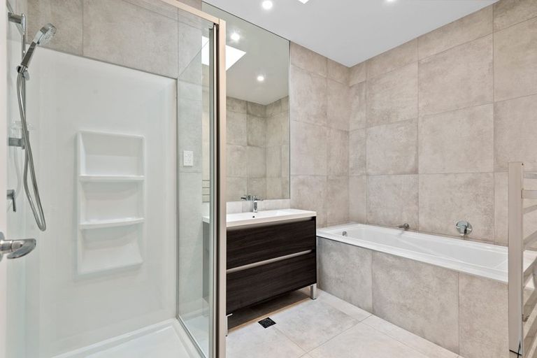 Photo of property in 28 Taikura Avenue, Red Beach, 0932