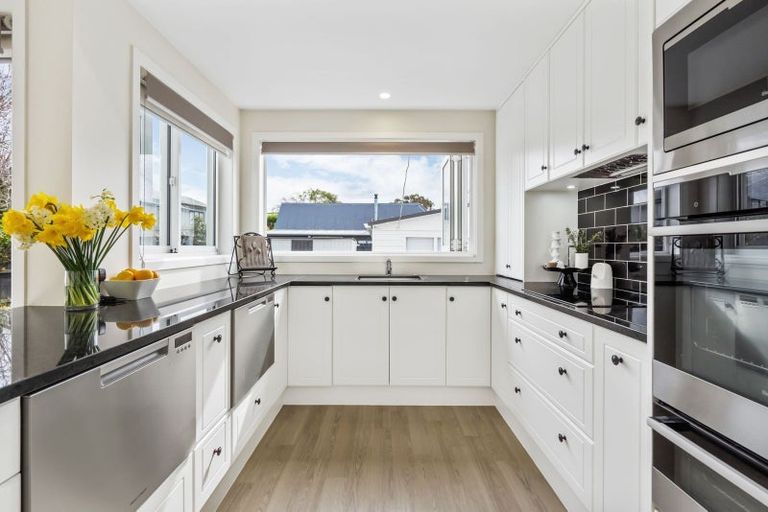 Photo of property in 11 Wellesley Road, Mangere Bridge, Auckland, 2022
