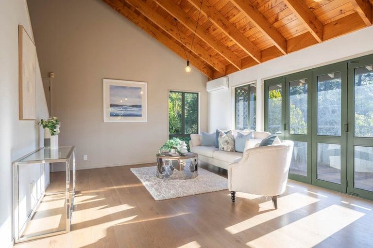 Photo of property in 6 Tree Fern Trail, Campbells Bay, Auckland, 0630