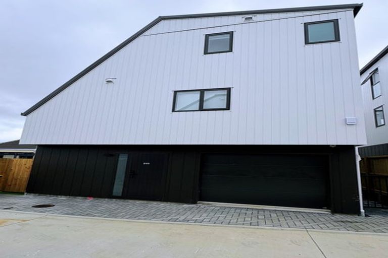 Photo of property in 12e Elcoat Avenue, Te Atatu South, Auckland, 0610