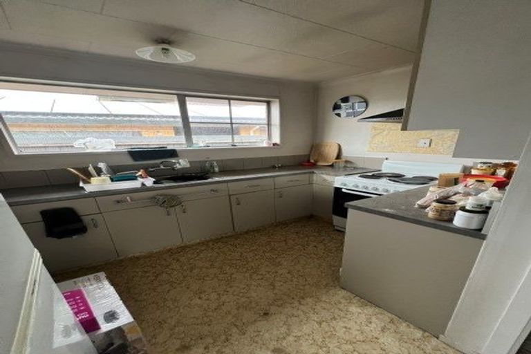 Photo of property in 28 Sawtell Place, Northcote, Christchurch, 8052