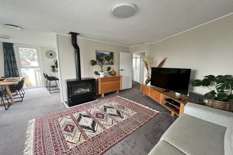 Photo of property in 3 Greenwich Grove, Stokes Valley, Lower Hutt, 5019