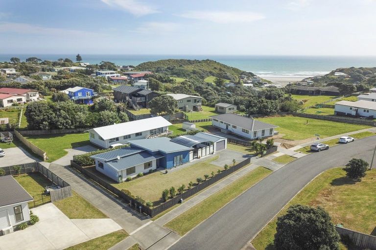 Photo of property in 25 Sunset Drive, Baylys Beach, Dargaville, 0377