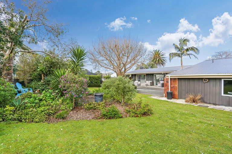 Photo of property in 11 Harrisville Road, Tuakau, 2121