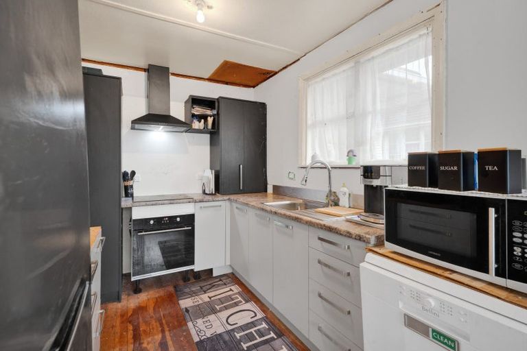 Photo of property in 10 Acourt Street, Hawera, 4610