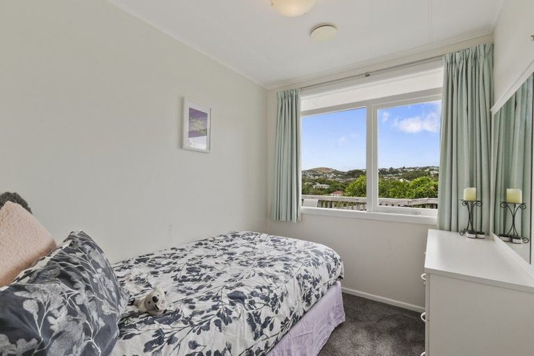 Photo of property in 127 Ruskin Road, Newlands, Wellington, 6037