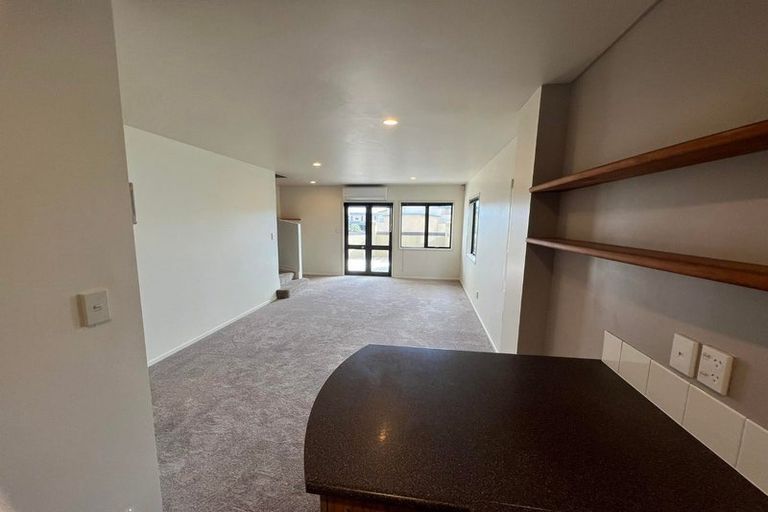 Photo of property in 4 Pannill Place, Oteha, Auckland, 0632